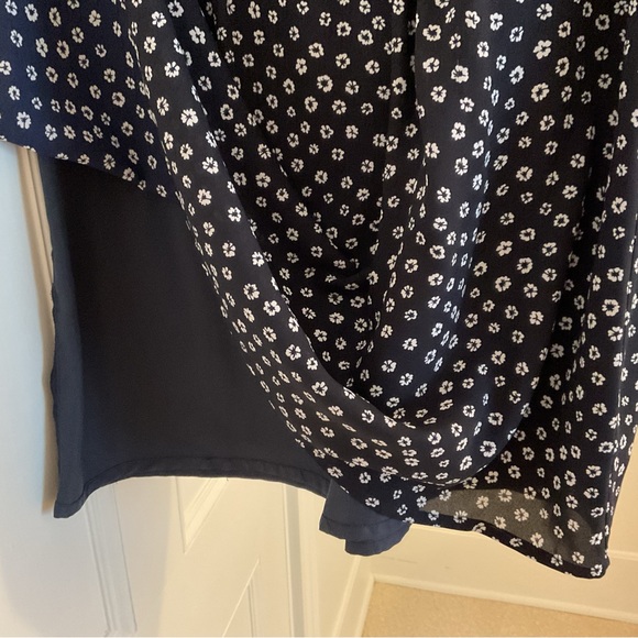 J. Crew size 4 lined lightweight navy floral skirt. - Picture 2 of 4